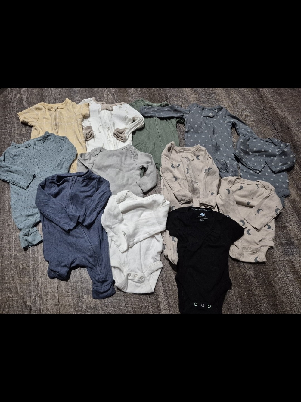 cloud island Neutral Baby Onesies Set - Newborn 12 Piece